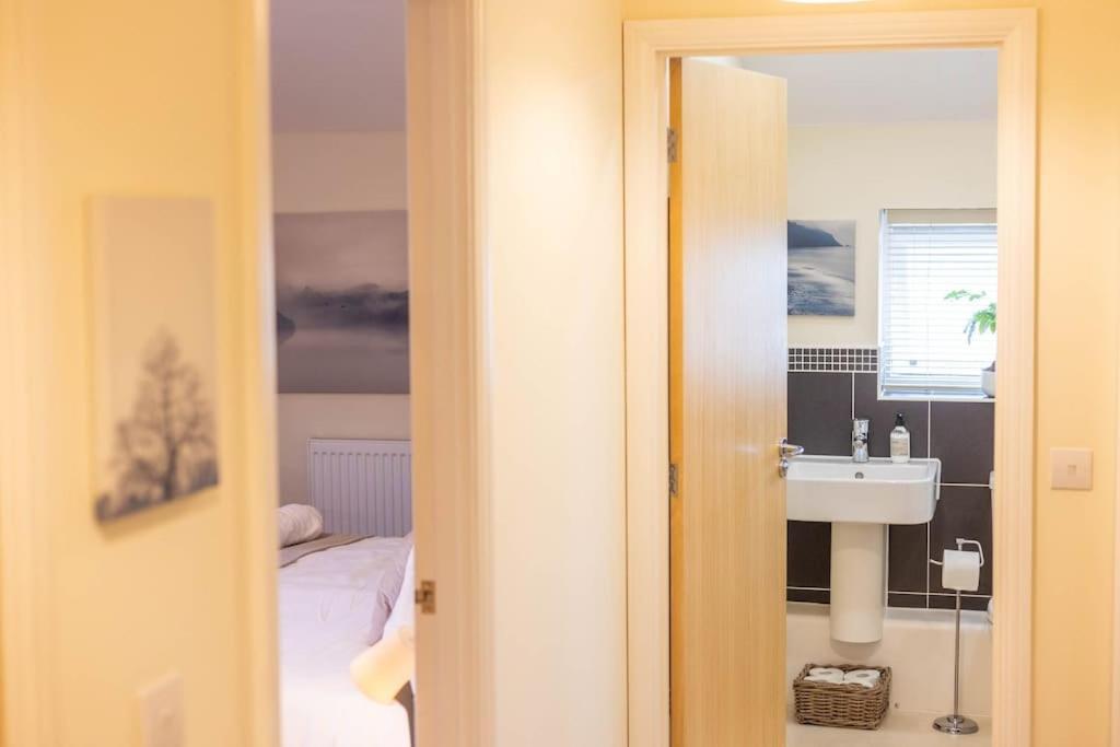 The Wellness Lodge- Gym, Table Tennis, Cinema, Parking And More! Bath Eksteriør billede