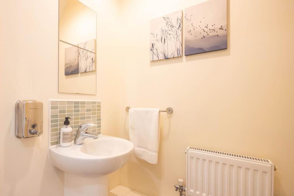 The Wellness Lodge- Gym, Table Tennis, Cinema, Parking And More! Bath Eksteriør billede