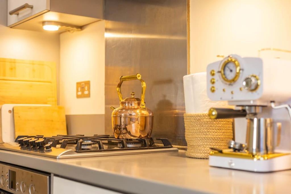 The Wellness Lodge- Gym, Table Tennis, Cinema, Parking And More! Bath Eksteriør billede