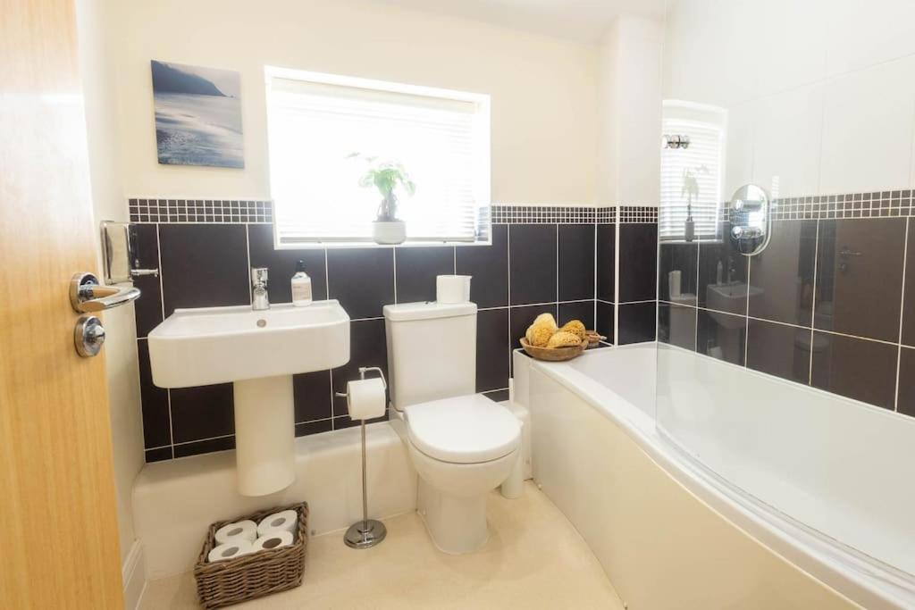 The Wellness Lodge- Gym, Table Tennis, Cinema, Parking And More! Bath Eksteriør billede