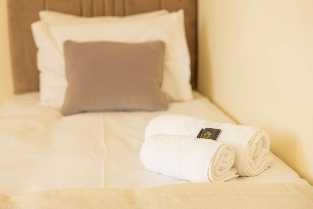 The Wellness Lodge- Gym, Table Tennis, Cinema, Parking And More! Bath Eksteriør billede