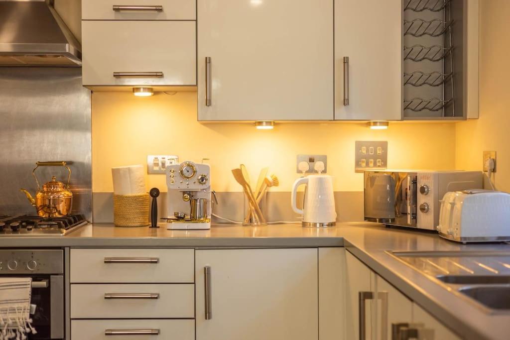 The Wellness Lodge- Gym, Table Tennis, Cinema, Parking And More! Bath Eksteriør billede